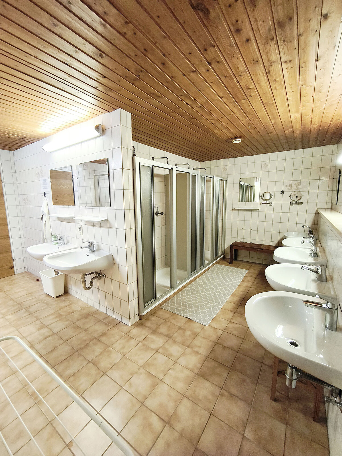 Damen Gemeinschaftsbad